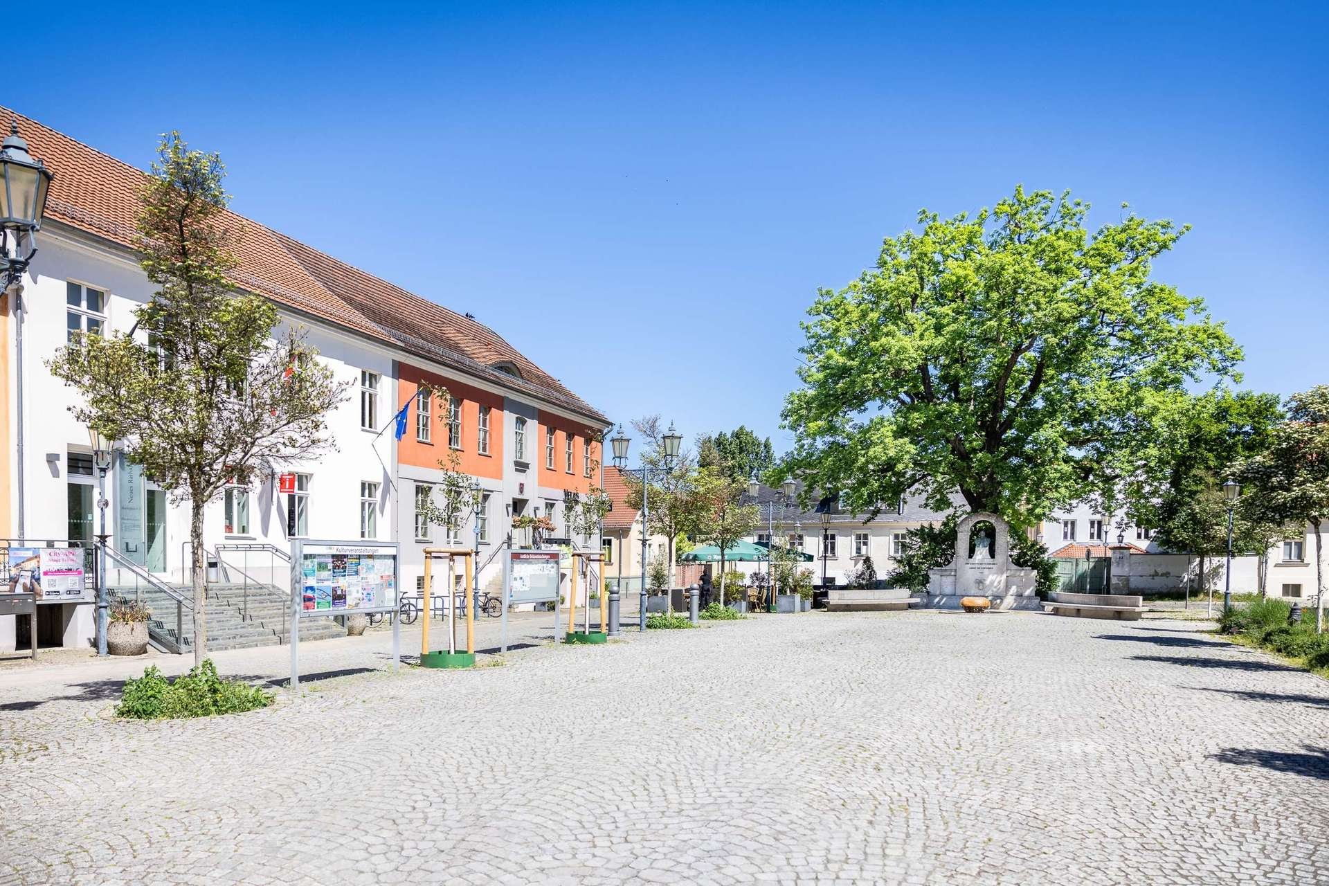 Rathausplatz ums Eck